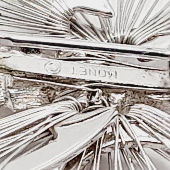 Vintage MONET Butterfly Brooch Rhodium Plate Openwork Insect 1960s - Picture 4 of 7